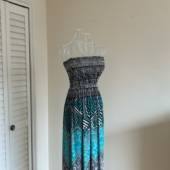 Green Envelope LA Size S Tube-Top Maxi Dress — Sleek & Elegant Silhouette - Picture 5 of 7